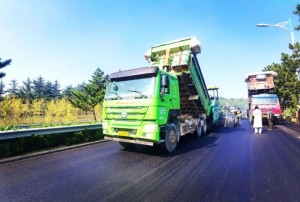 S201威東線（機場路）路段，預(yù)計10月20日路面主體完工